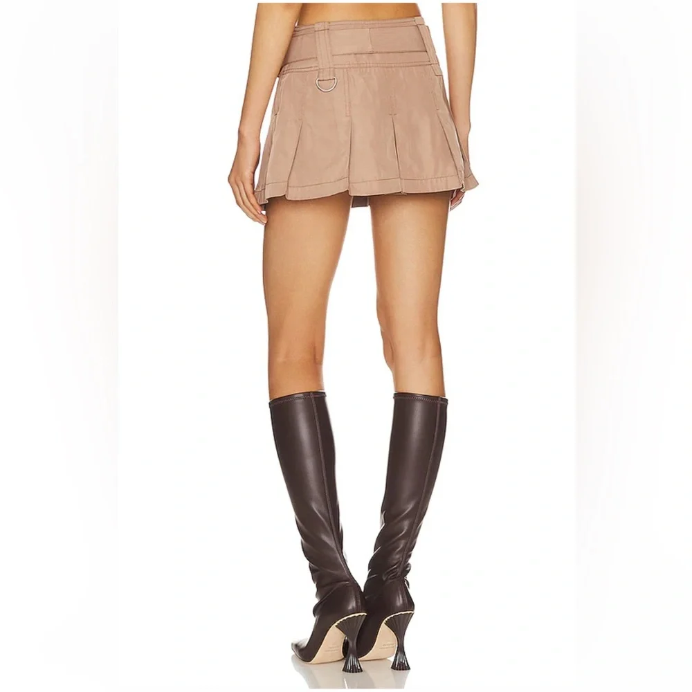 5/$15 MUST BUNDLE H:ours x Revolve Ariella Mini Skirt in Khaki Brown - Picture 4 of 8